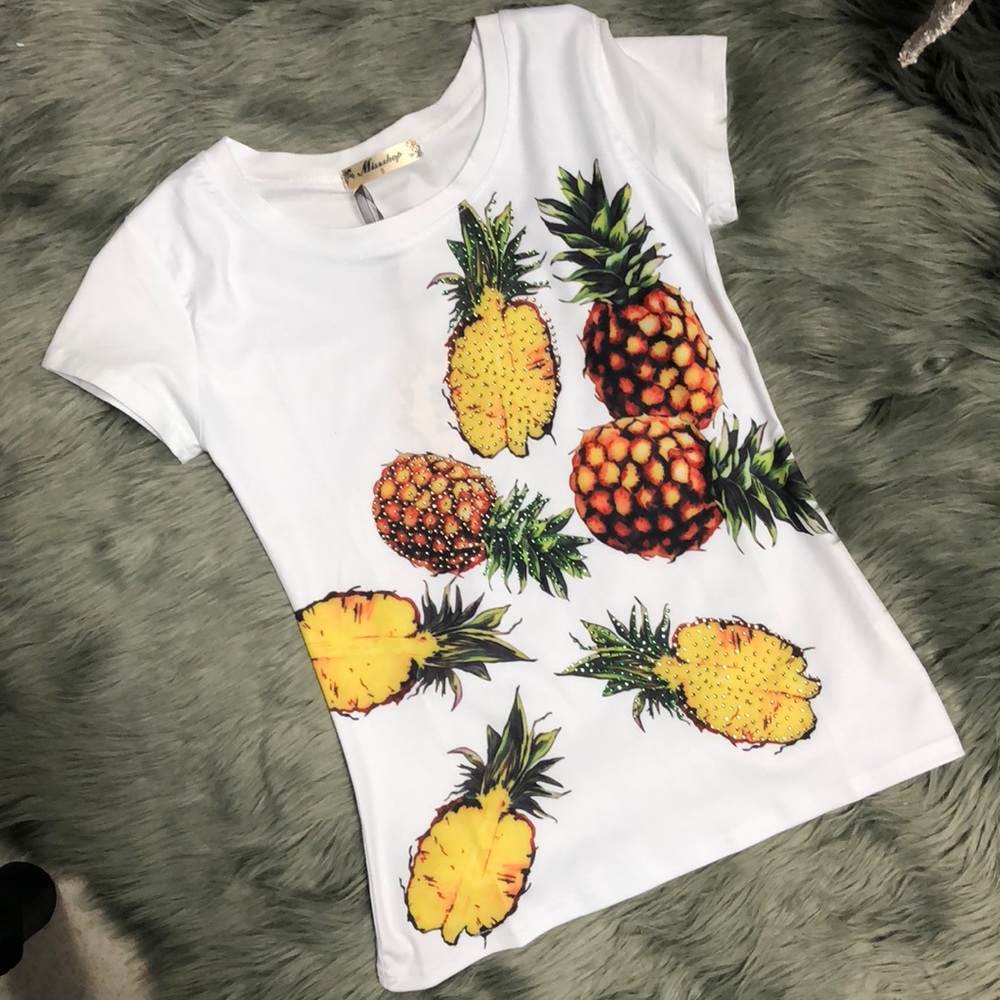 Cute and simple pineapple top with rhinestones